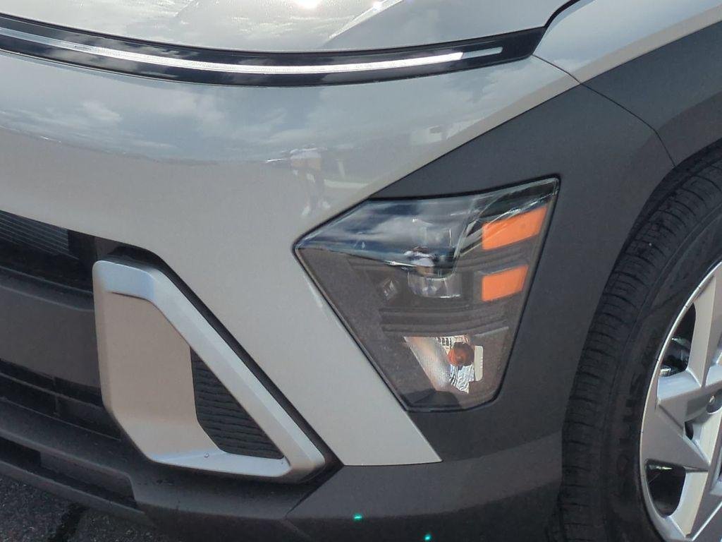 New 2027 Gray Hyundai SE FWD image 10