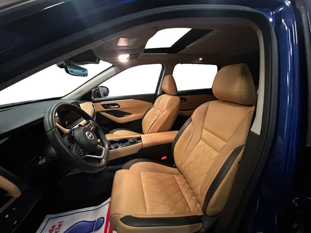 Used 2023 Caspian Blue Metallic Nissan Platinum image 10