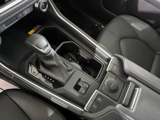 Used 2024  Toyota XLE image 22