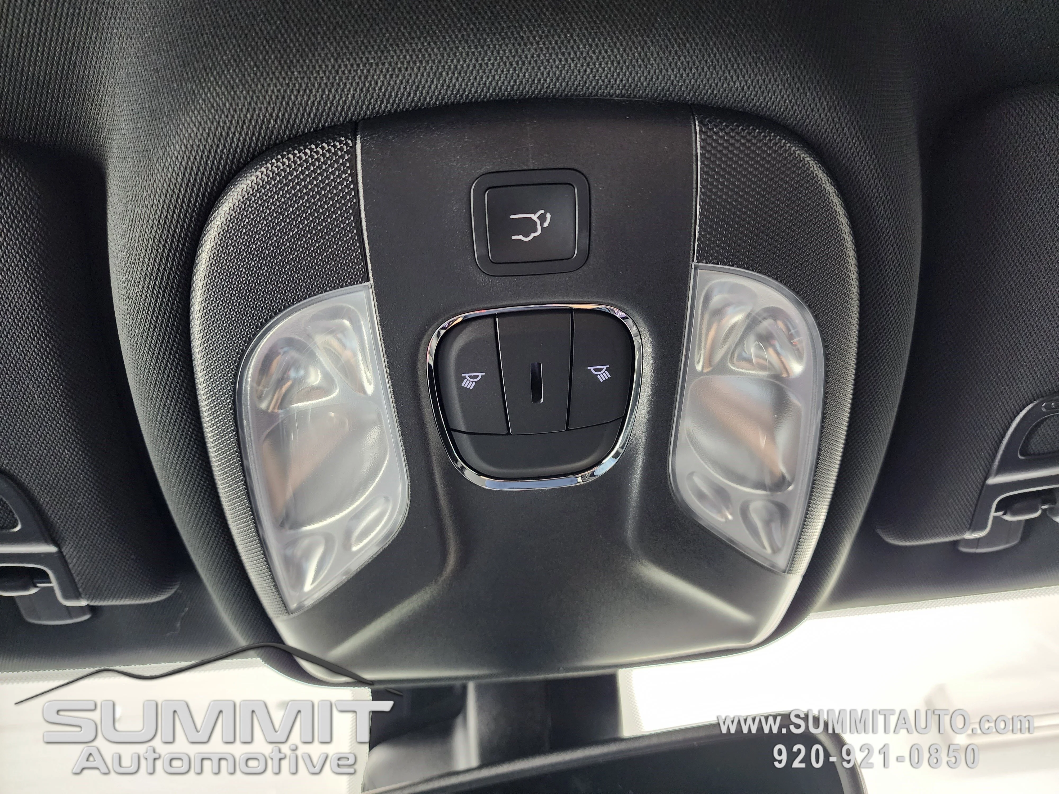 New 2026 Bright White Clear-Coat Exterior Paint Jeep Latitude image 60