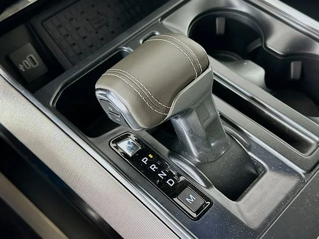 New 2026 Star White Metallic Tri-Coat Ford Platinum image 17