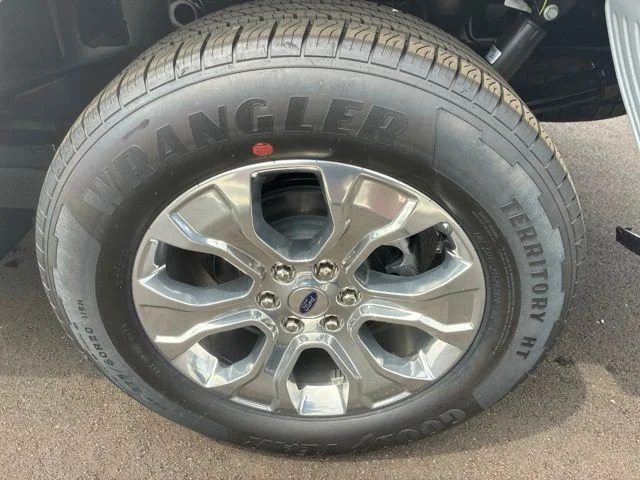 New 2026 Star White Metallic Tri-Coat Ford Platinum® image 16