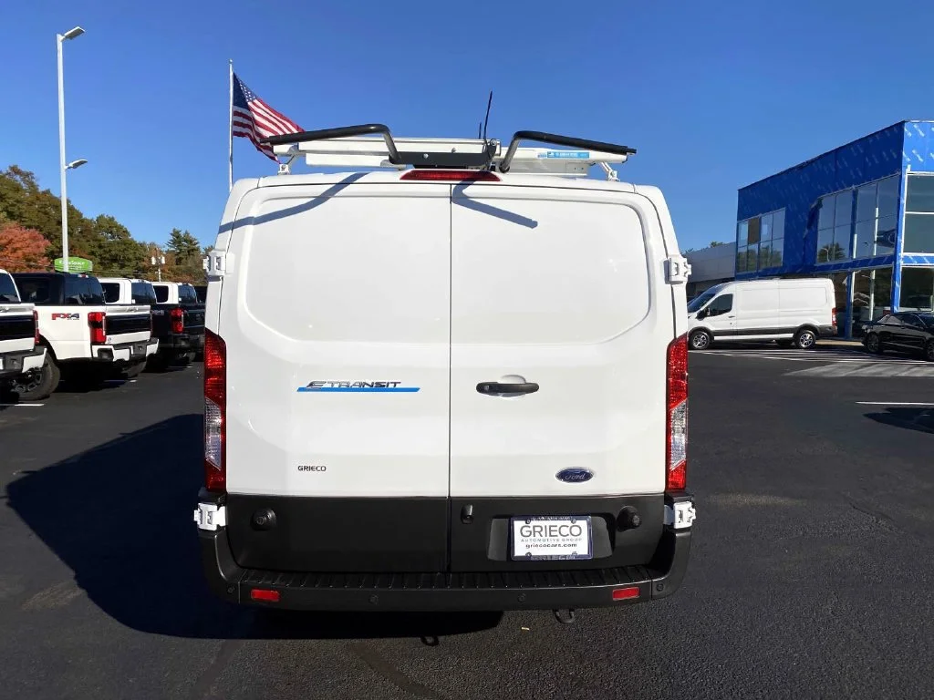 Used 2024 Oxford White Ford  image 4