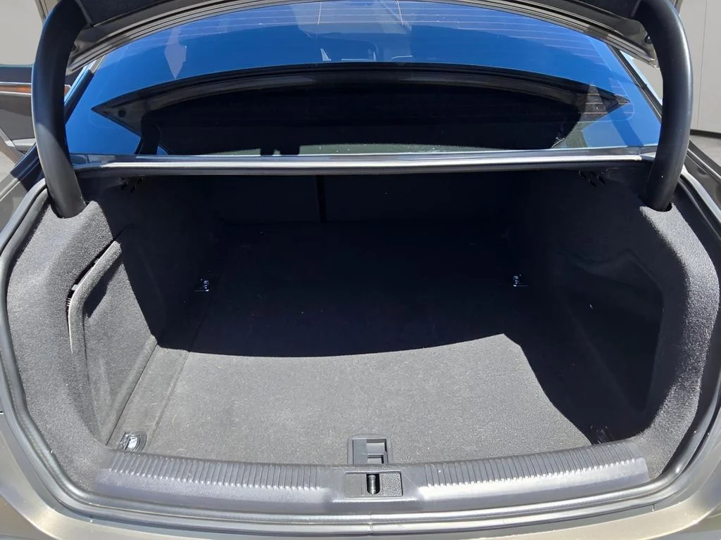 Used 2014 Dakota Gray Metallic Audi Premium image 9
