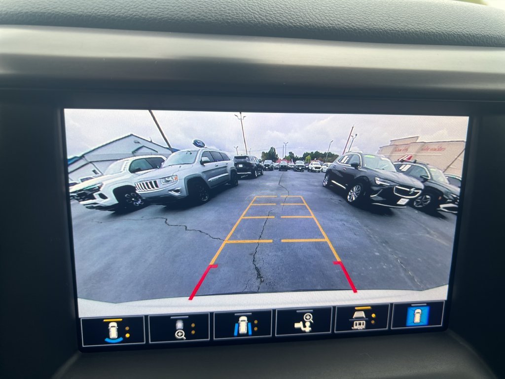 Used 2021 White GMC AT4 image 16