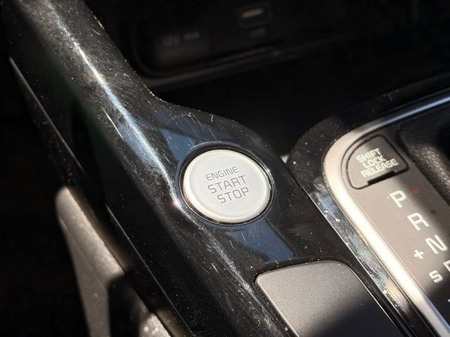 Used 2025 White Kia S image 19