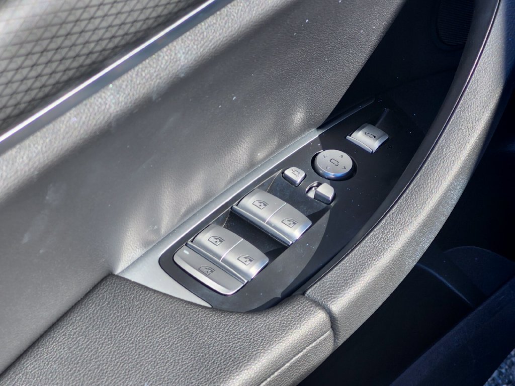 Used 2023 Gray BMW xDrive30i image 16