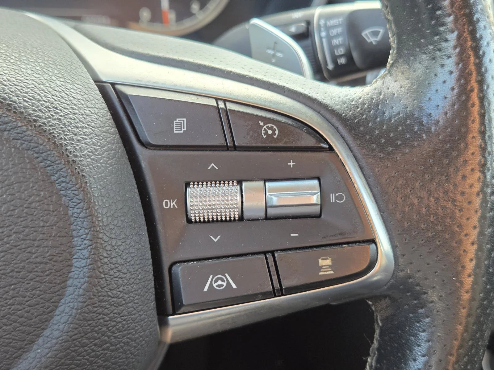 Used 2022 Silver Genesis 2.0T AWD image 25
