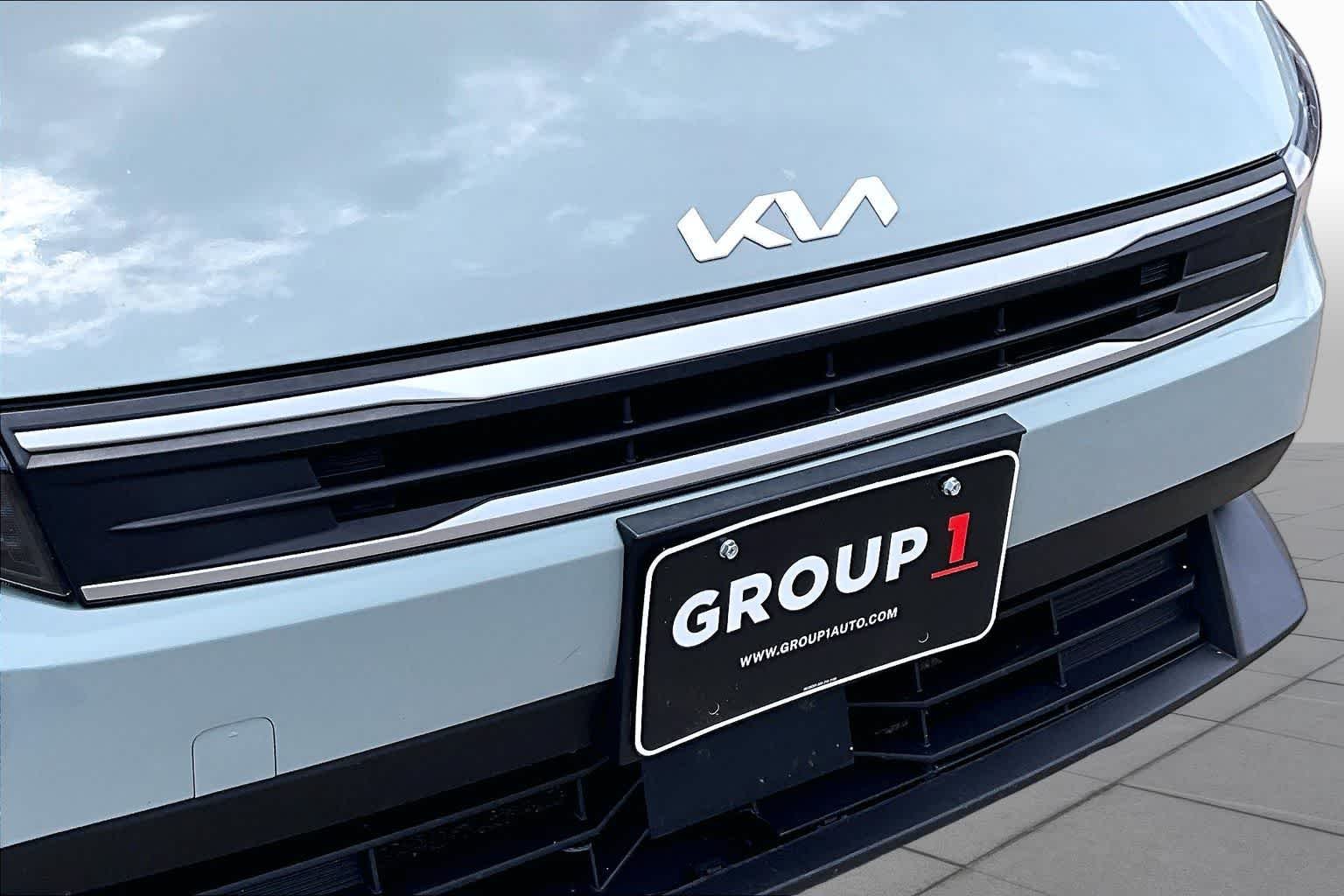 Used 2025 Morning Haze Kia LXS image 30