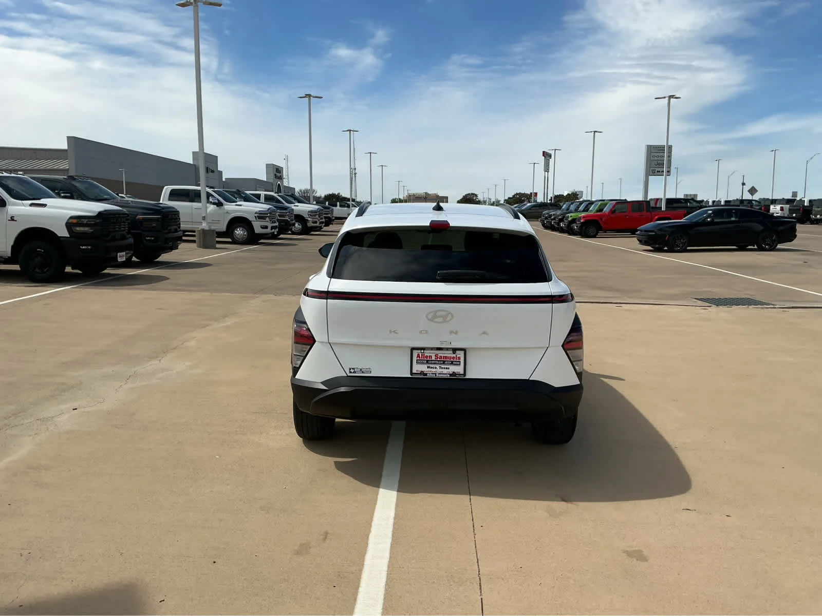 Used 2025 Atlas White Hyundai SEL image 7
