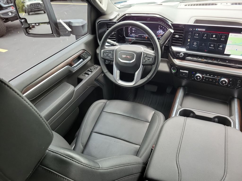 Used 2025 White GMC SLT image 16