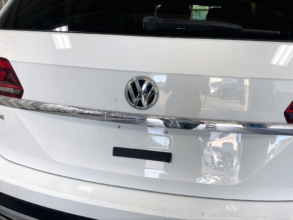Used 2019 White Volkswagen 3.6L V6 SE image 29