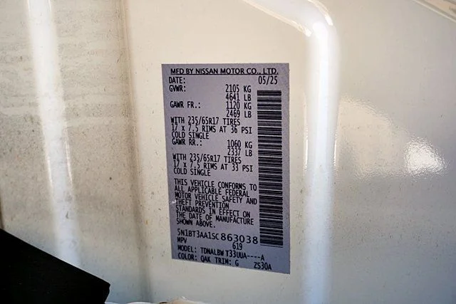 Used 2025 White Nissan S image 31