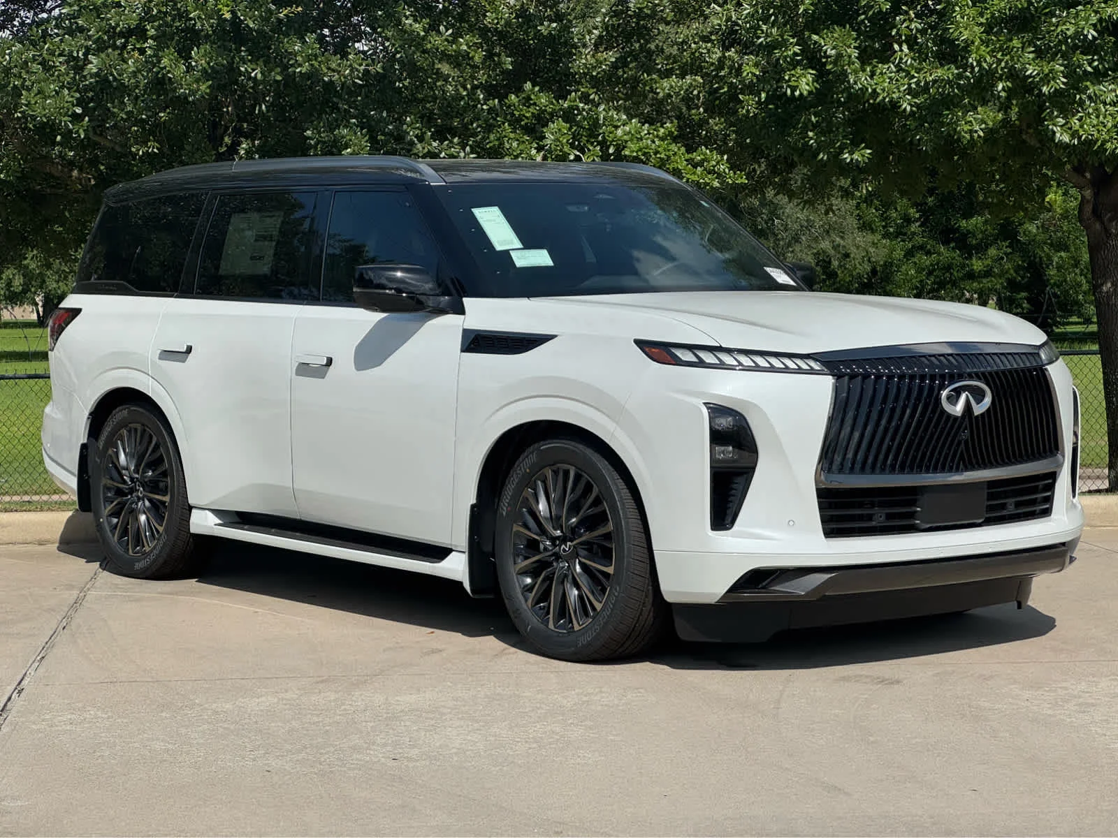 New 2026 2T RADIANT WHIT INFINITI Autograph 4WD image 2