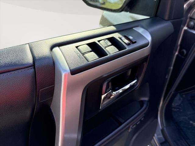 Certified Used 2021 MAGNETIC GRAY MET. Toyota  image 18