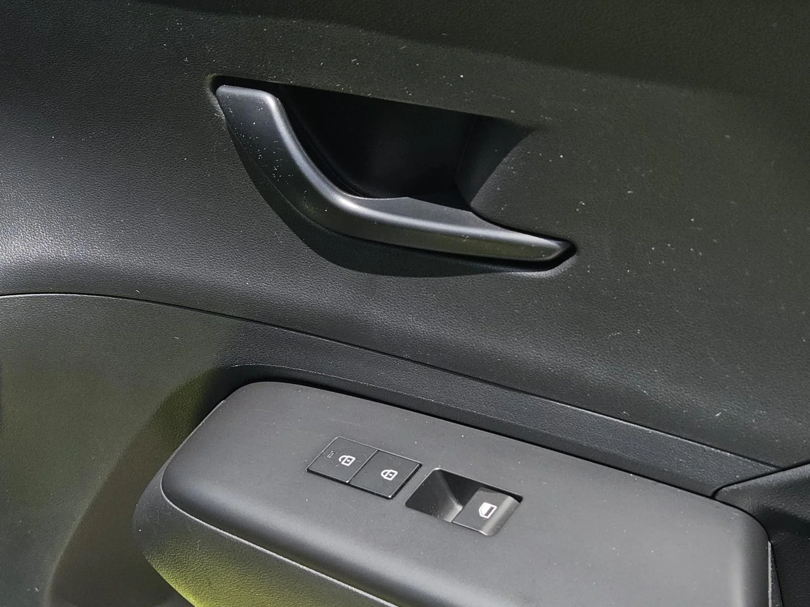 Used 2024 Neoteric Yellow Hyundai SEL FWD image 30