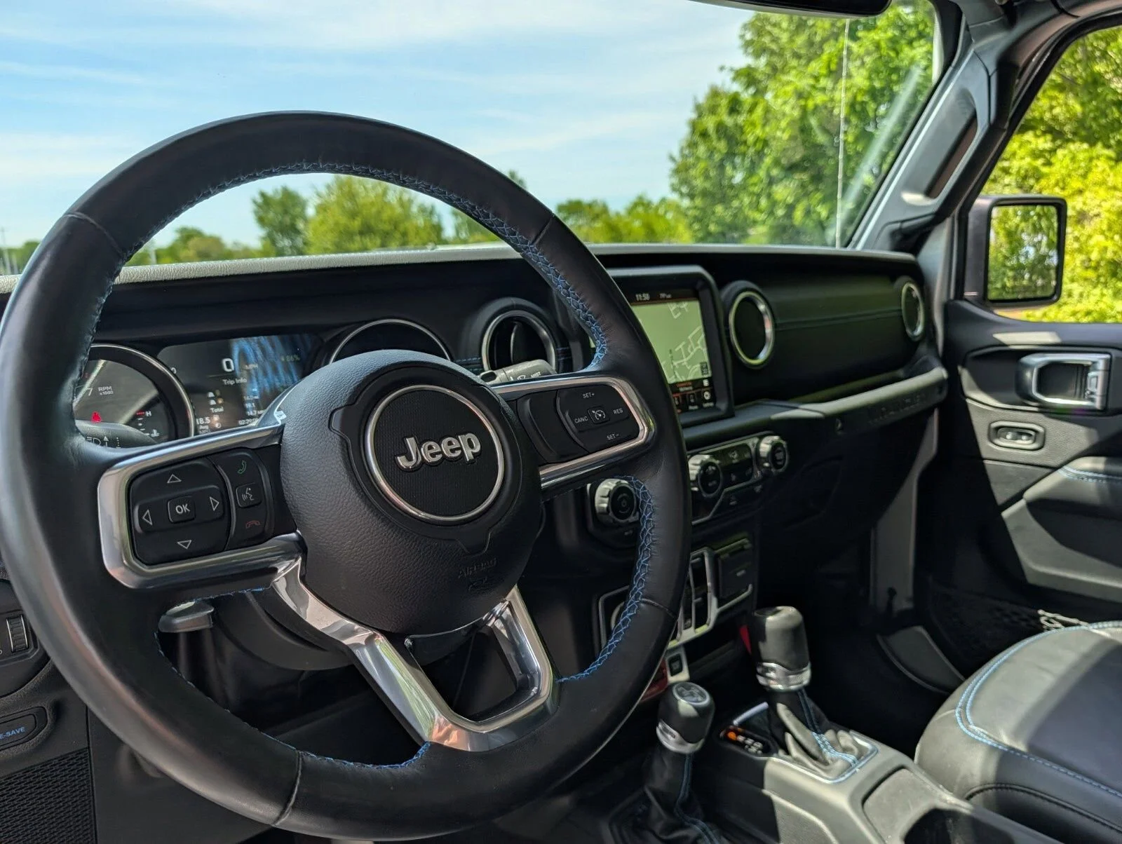 Used 2023 Silver Jeep Rubicon 4x4 image 31