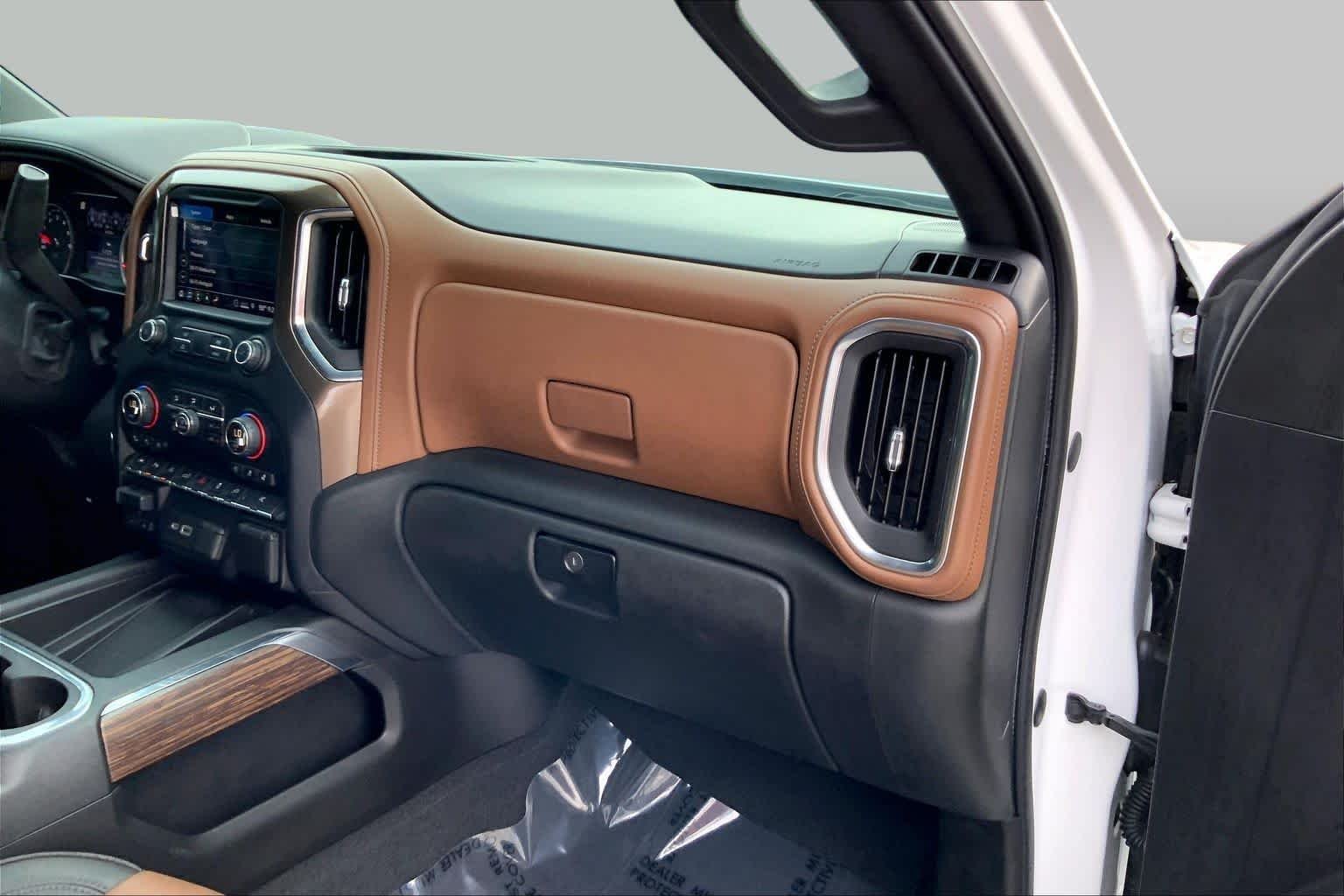 Used 2019 Iridescent Pearl Tricoat Chevrolet High Country image 16