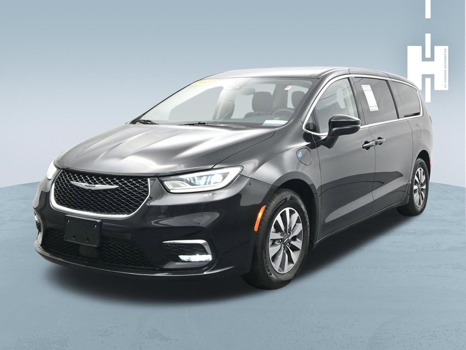 2023 Chrysler Pacifica Hybrid Touring L Hybrid's photo