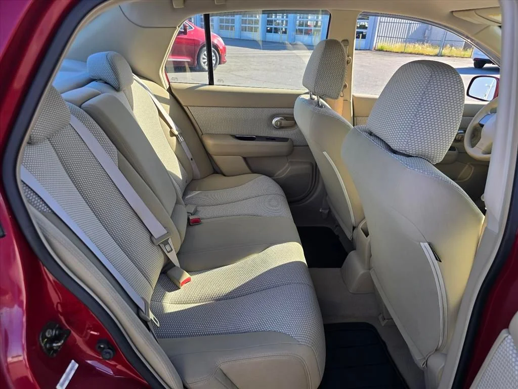 Used 2007 Red Nissan 1.8 SL image 13