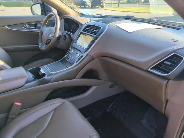 Used 2018 Black Lincoln Reserve image 35
