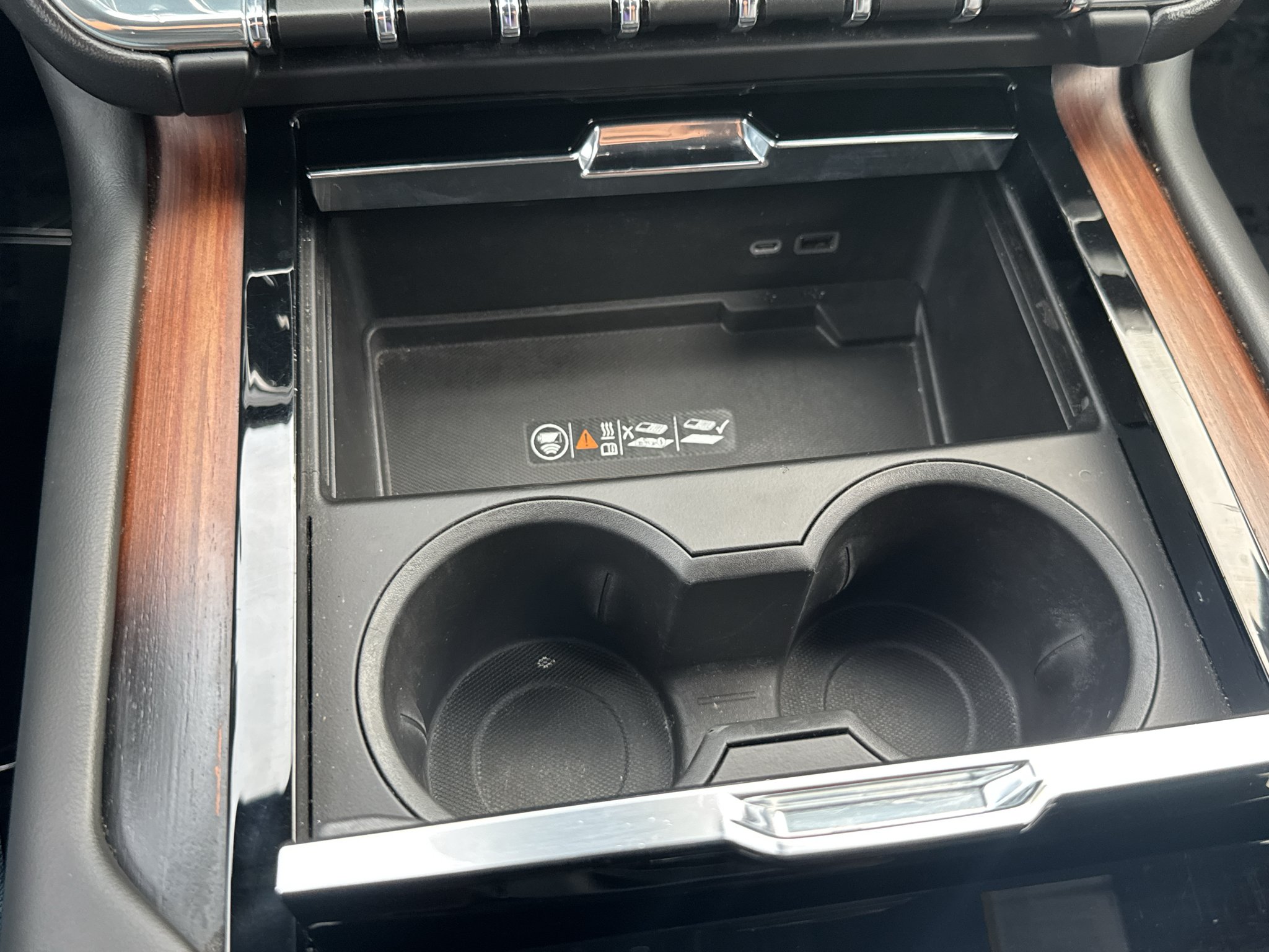 Used 2025 Onyx Black GMC Denali image 38