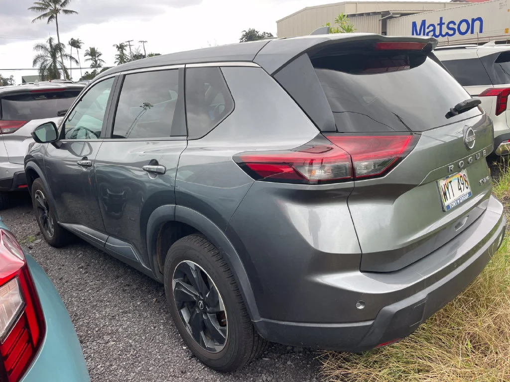 Used 2024 Gray Nissan SV image 7