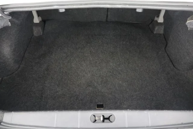 Used 2005 White Chevrolet Base image 15