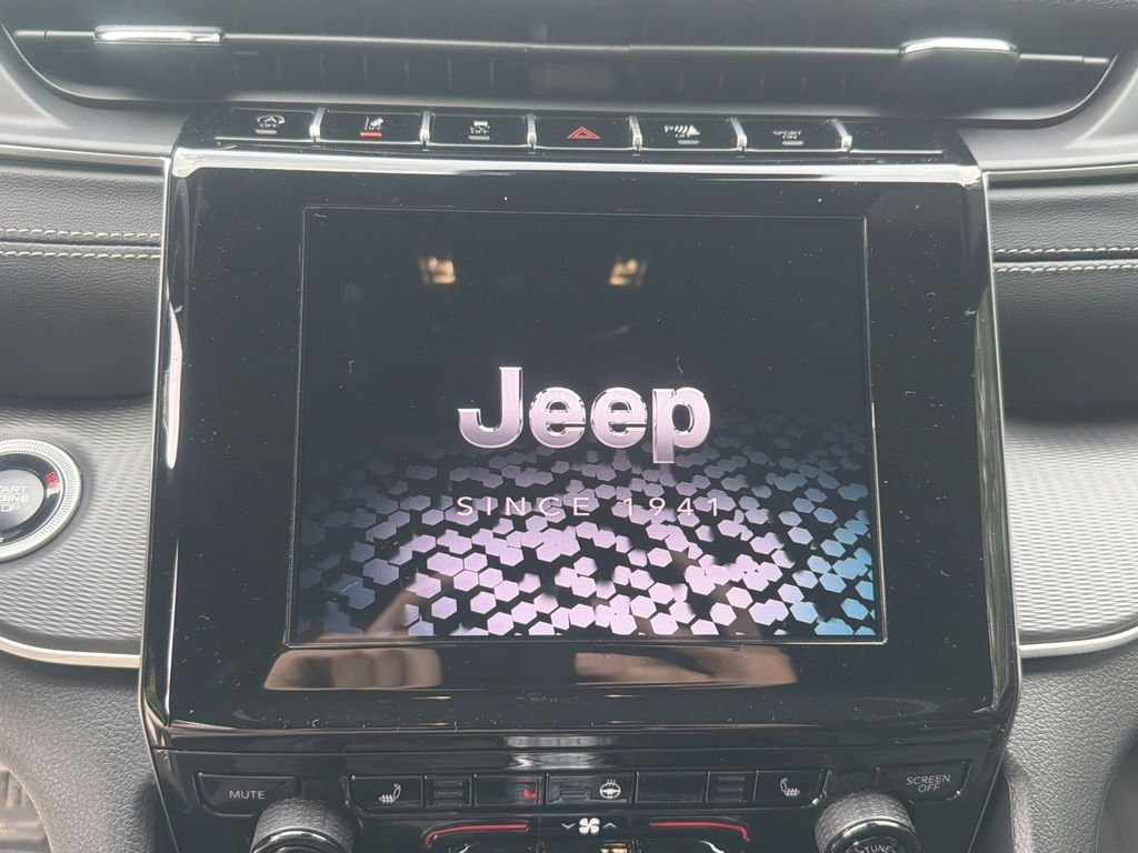 New 2026 White/off-white Jeep Laredo X image 20