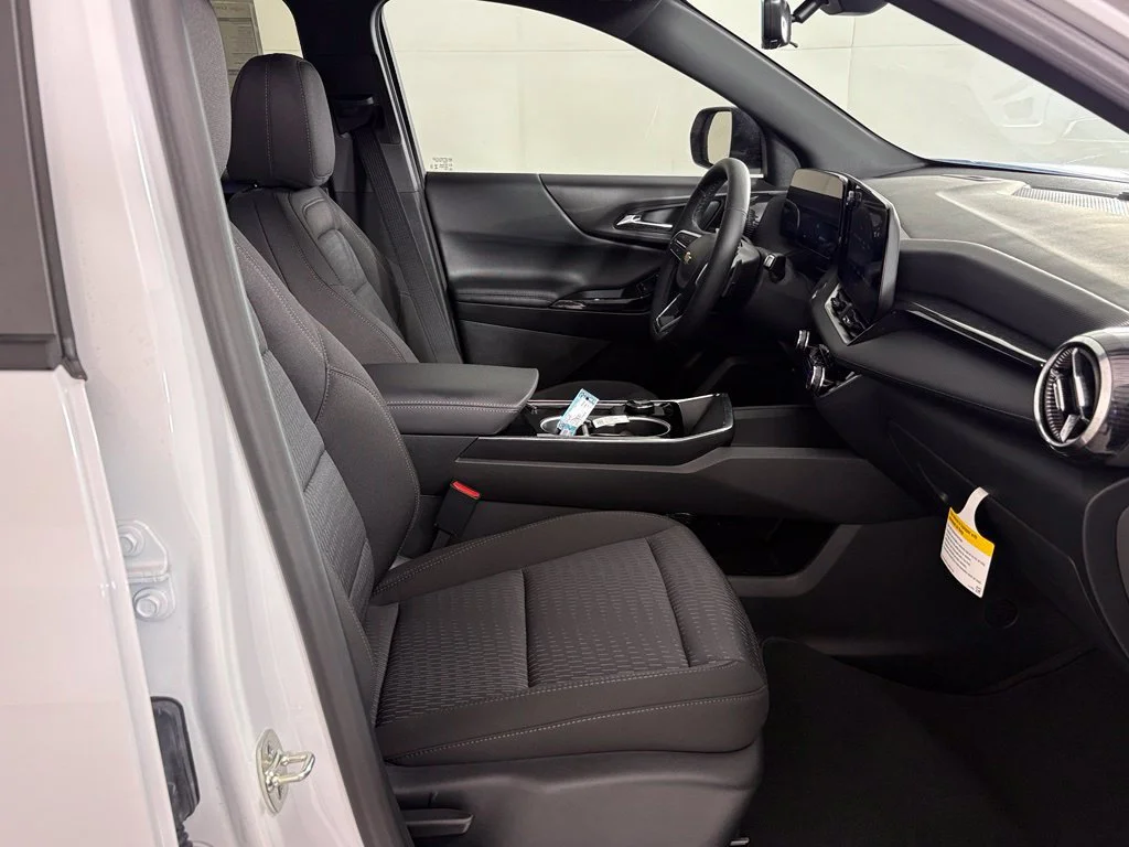 New 2027 Summit White Chevrolet LT image 45