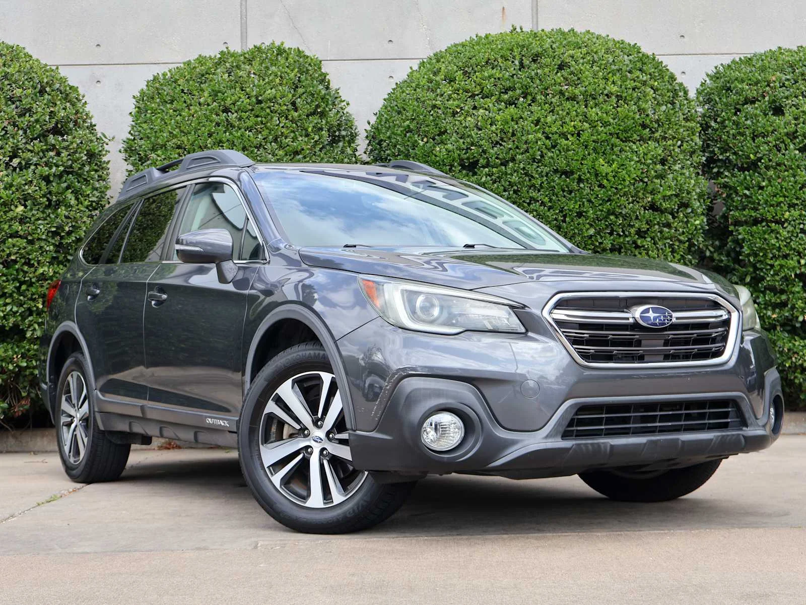 Used 2019 Magnetite Gray Metallic Subaru Limited image 3