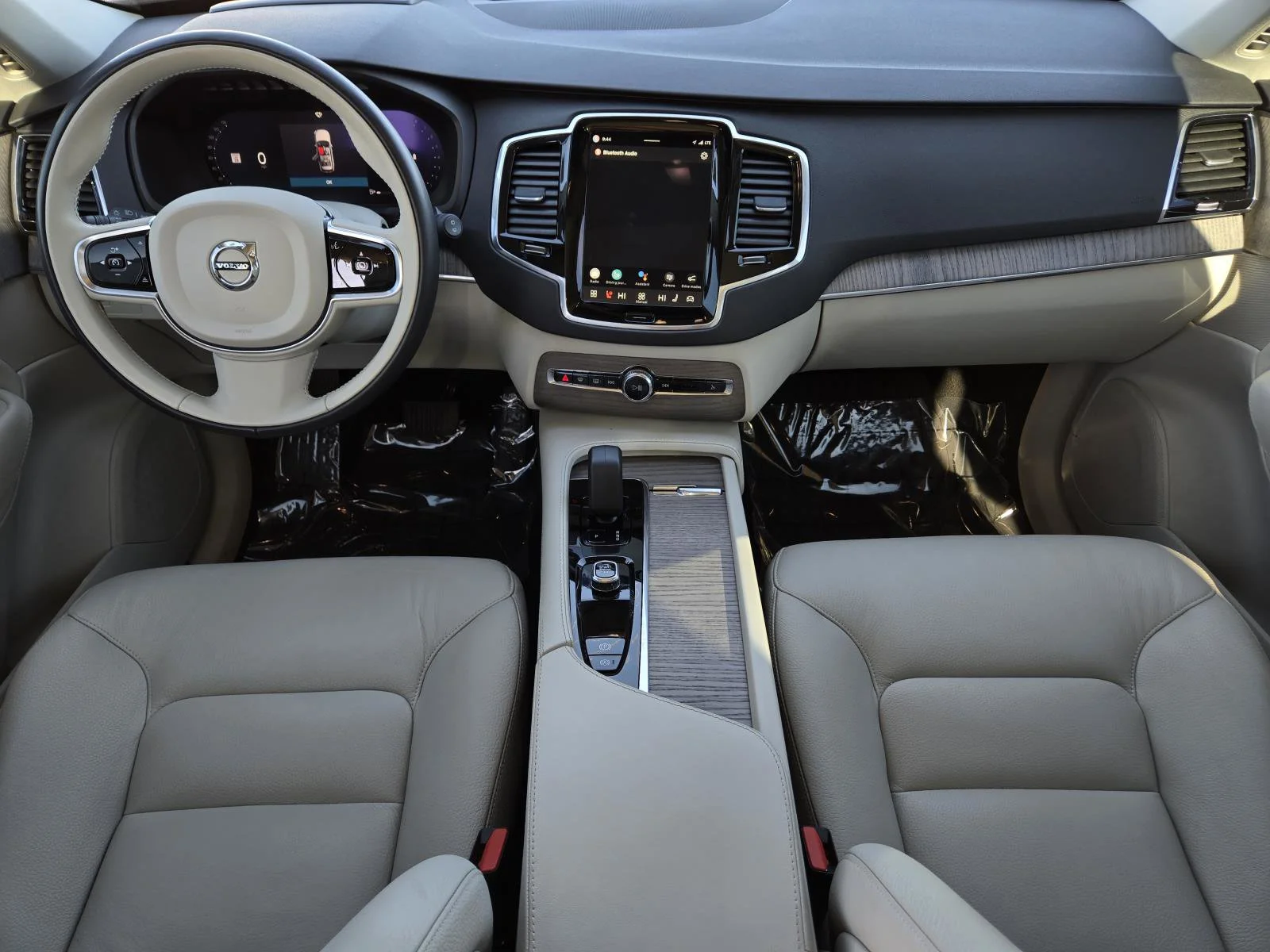 Certified Used 2023 Onyx Black Metallic Volvo Plus image 25