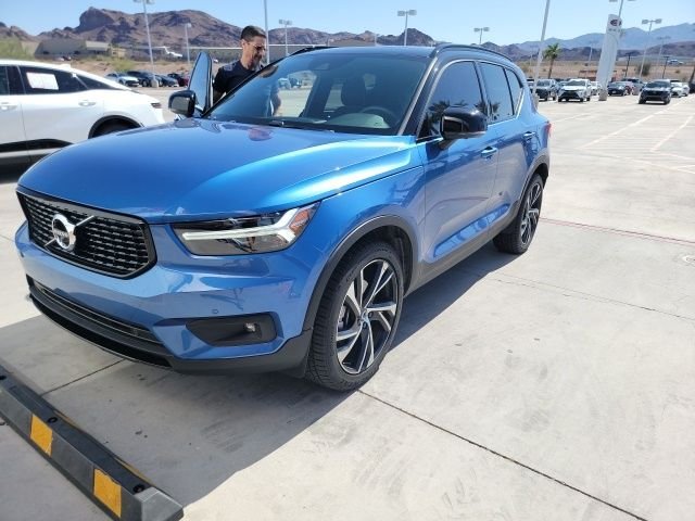 2021 Volvo XC40 T5 R-Design AWD's photo