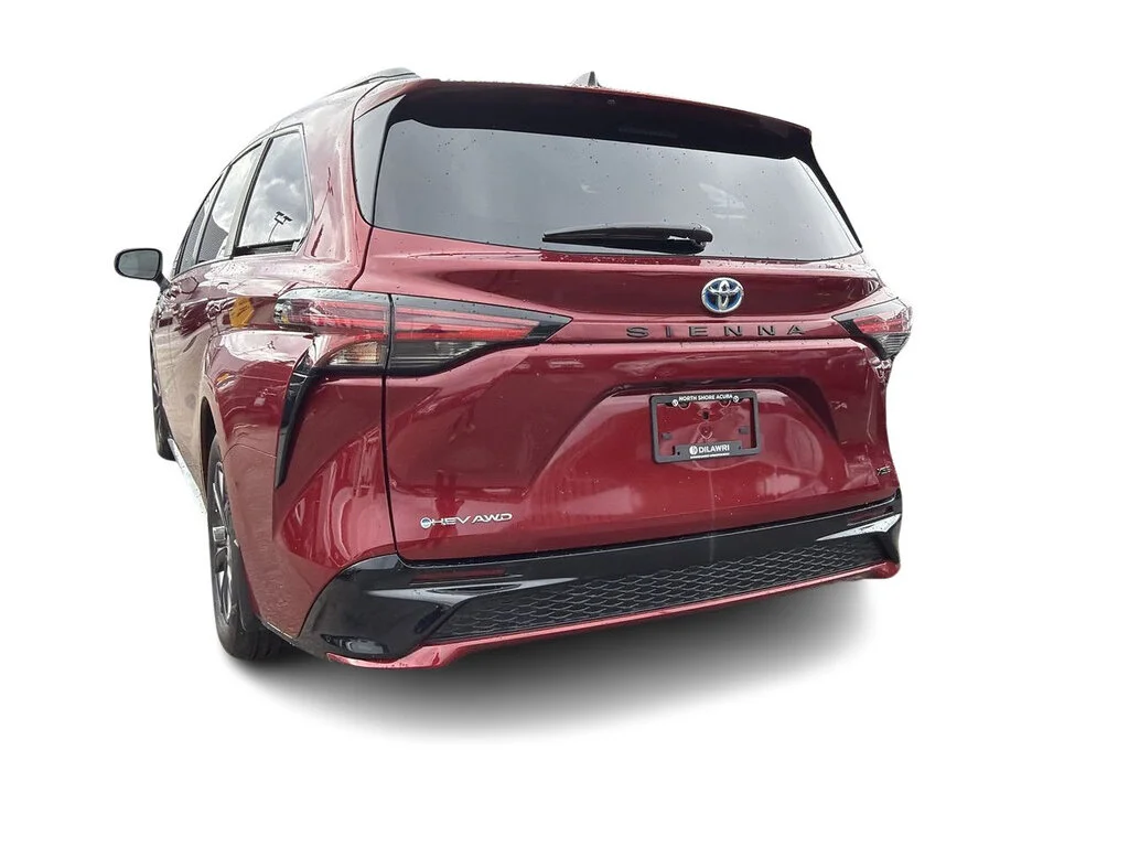 Used 2025  Toyota Sienna XSE AWD 7-Pass Dilawri Certified image 11