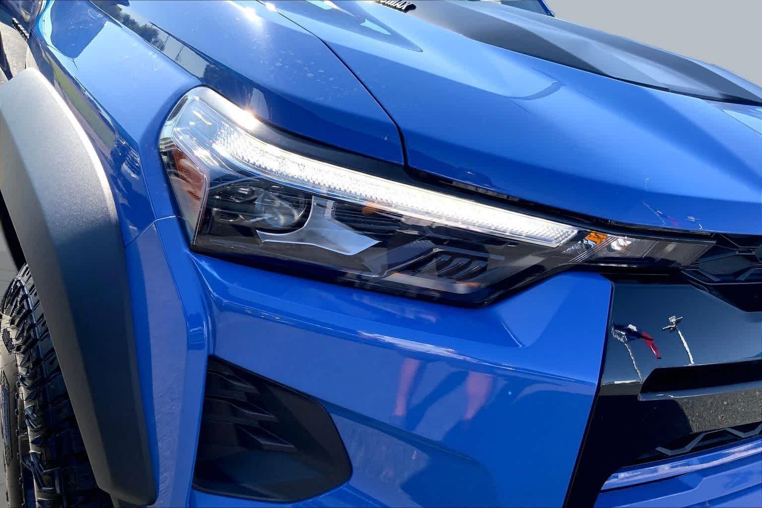 Used 2025 Reef Blue Metallic Chevrolet ZR2 image 28