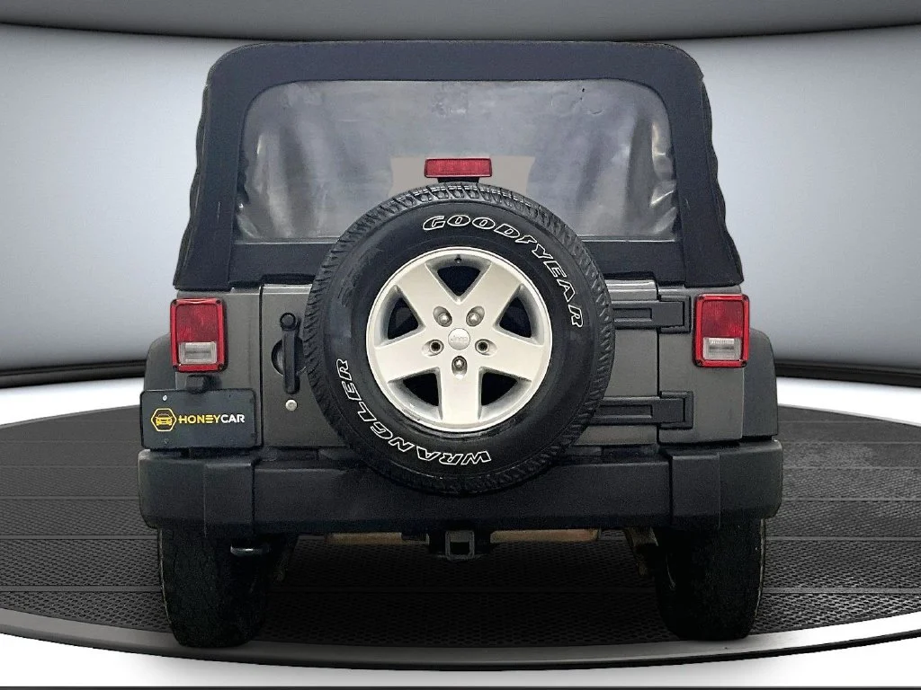 Used 2014 Gray Jeep Unlimited Sport image 5
