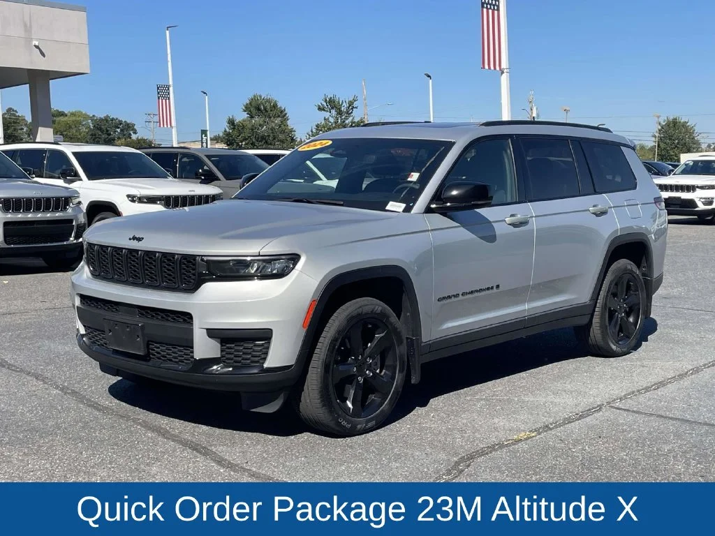 Used 2024 Silver Jeep Altitude X image 5