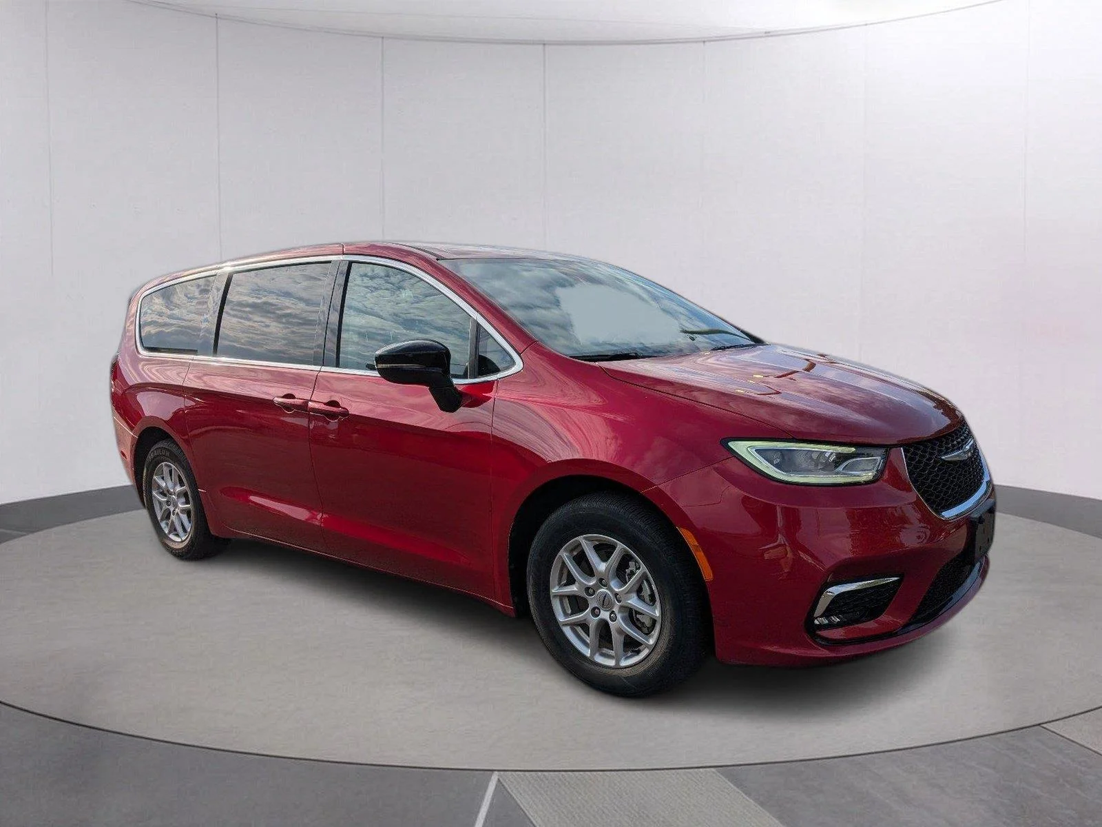 Used 2024 Red Hot Pearlcoat Chrysler Touring L image 9