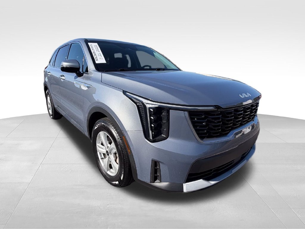 Used 2024 Silver Kia LX image 9