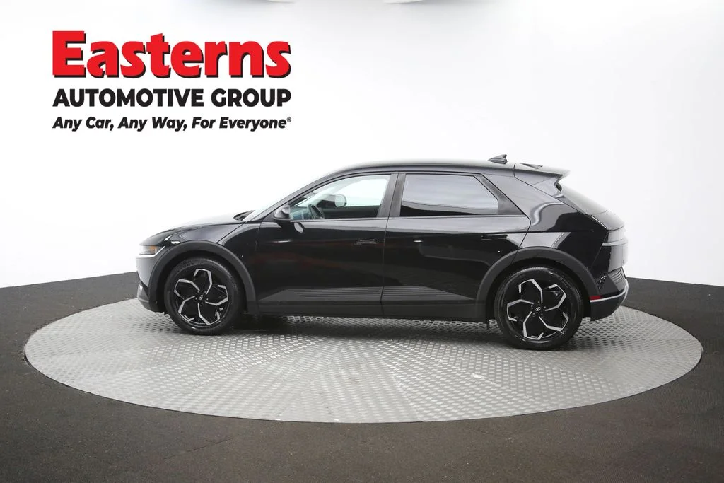 Used 2024 Black Hyundai SEL image 59