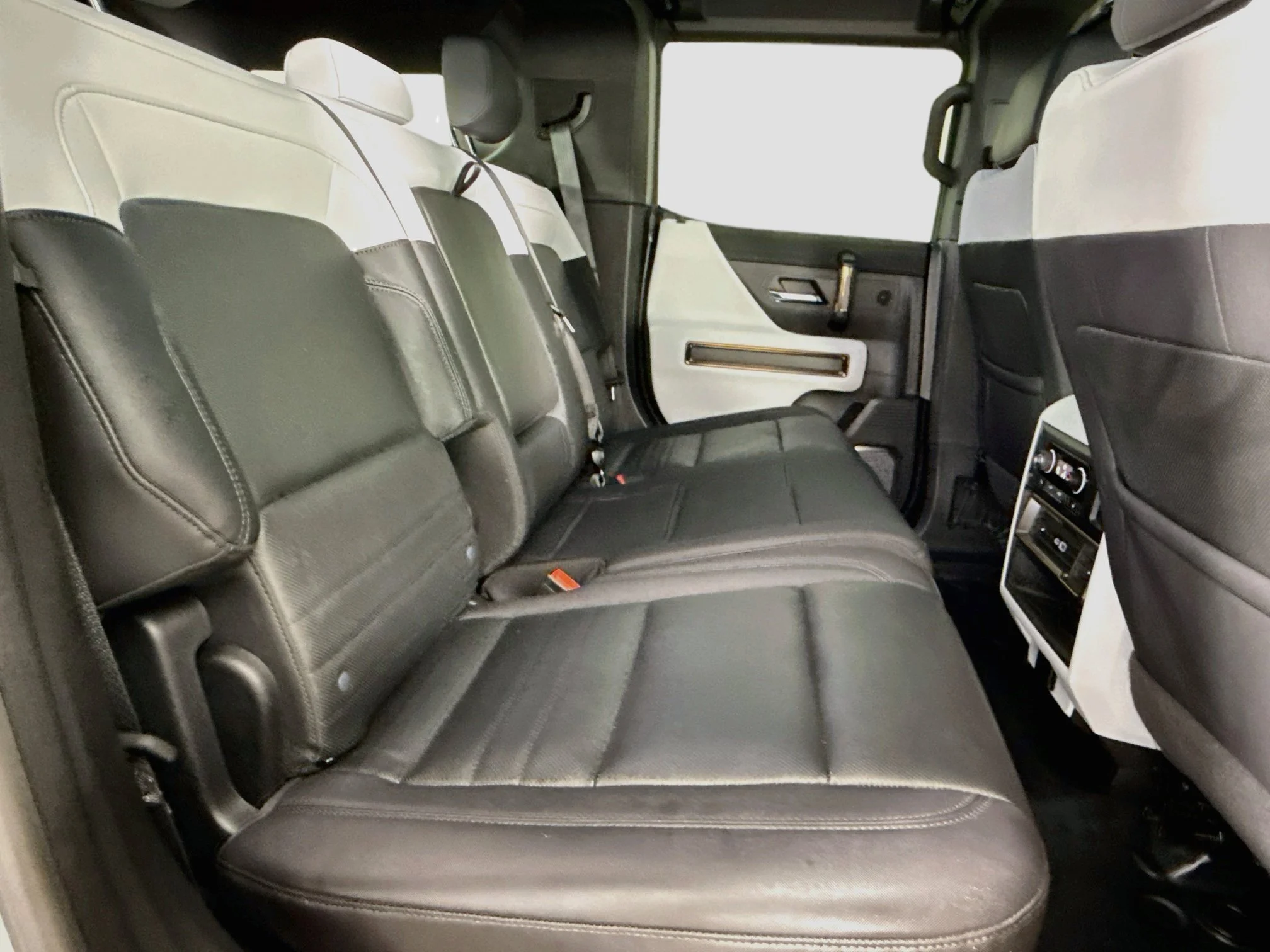 Used 2024 Meteorite Metallic (Grey) GMC 2X image 30