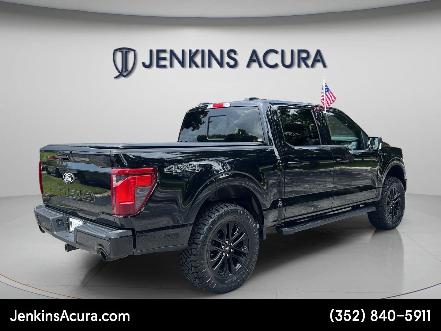 Used 2024 Agate Black Metallic Ford XLT image 3