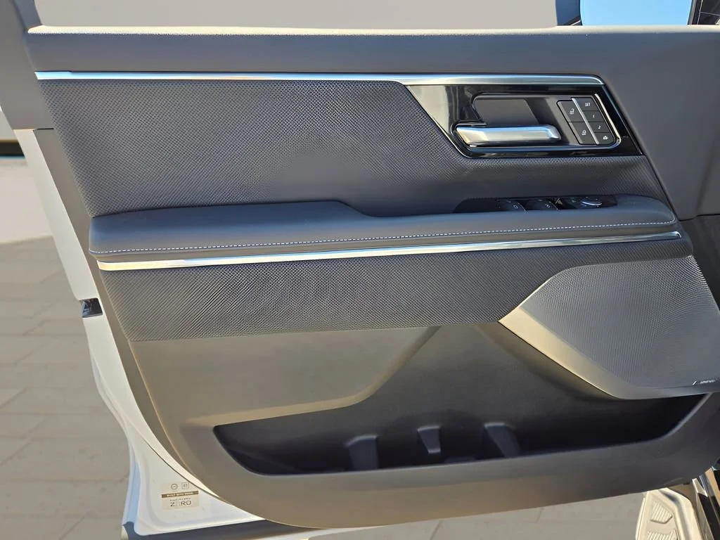 2025 GMC Sierra EV Denali - Photo 24