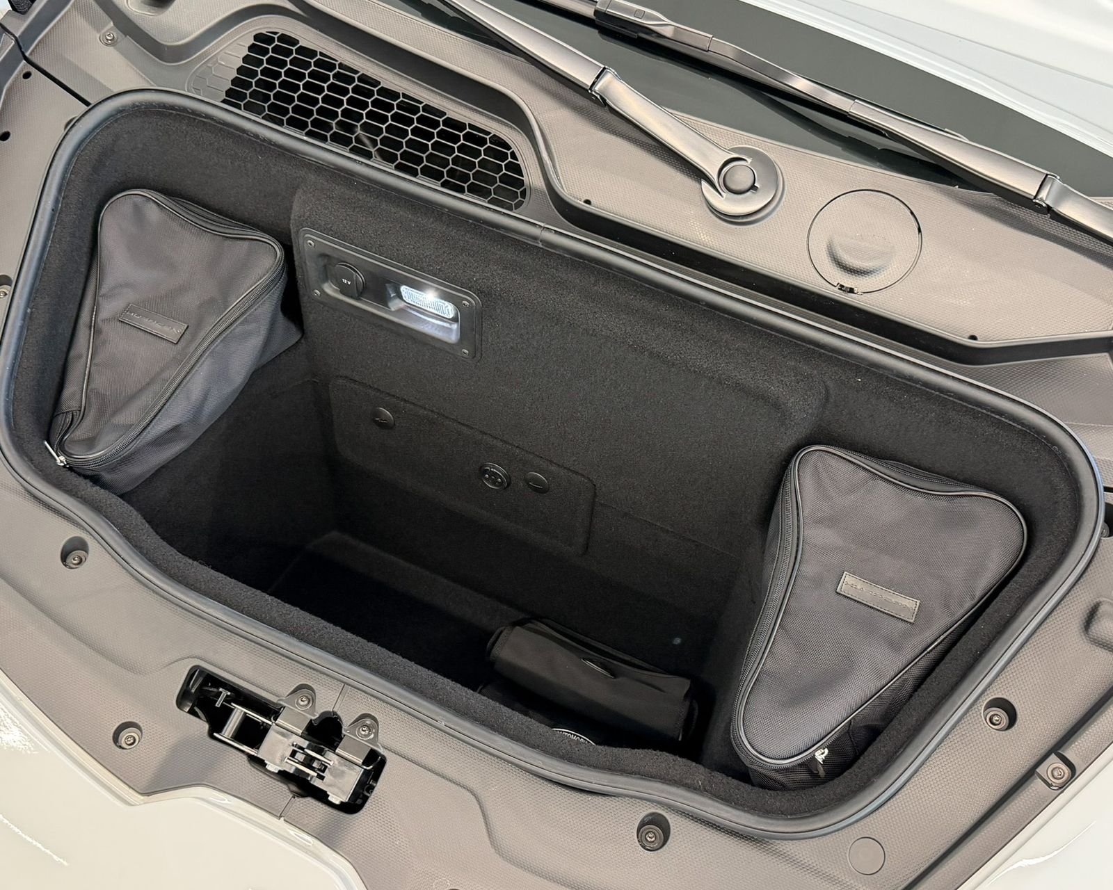 Used 2022  Lamborghini Base image 39