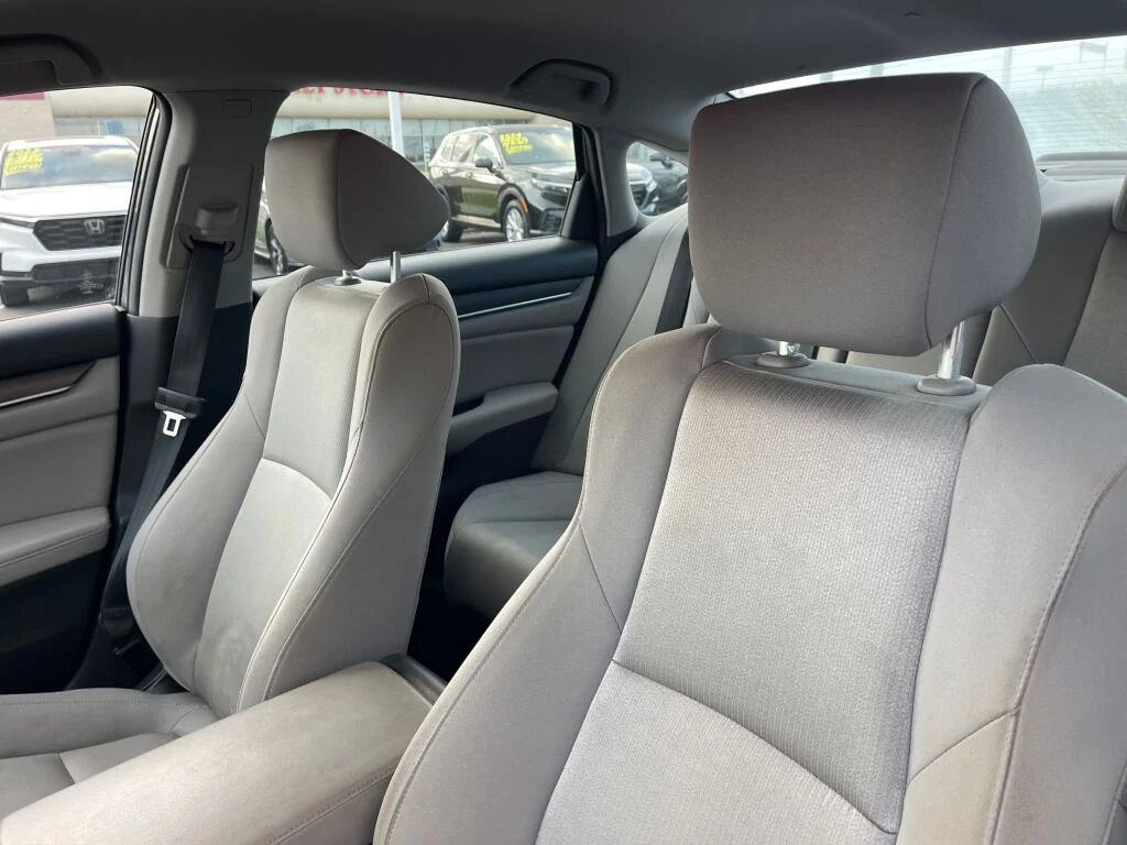 Certified Used 2018 Modern Steel Metallic Honda LX 1.5T image 6