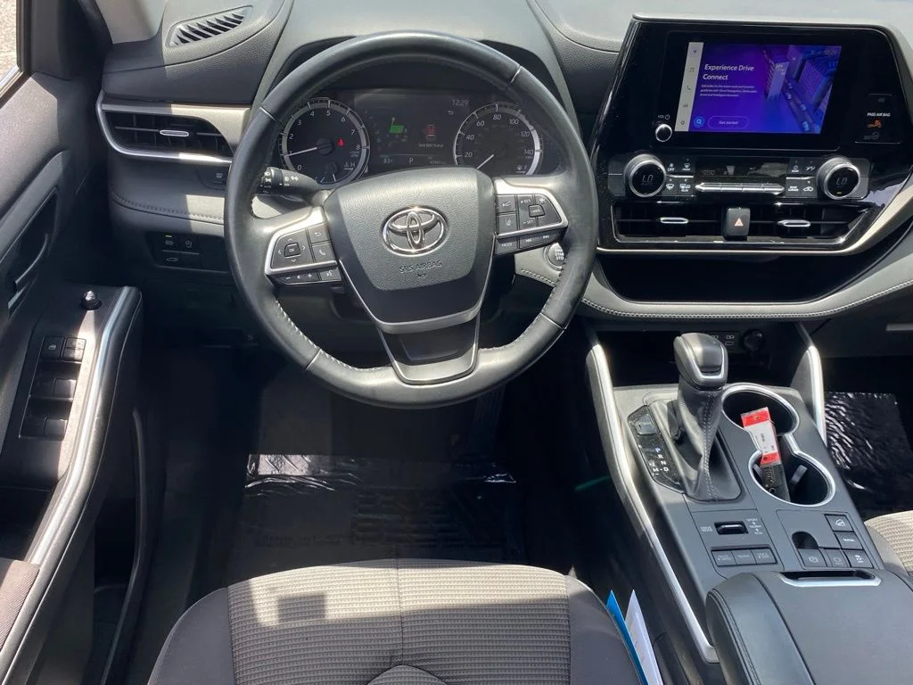 2023 Toyota Highlander LE - Photo 10