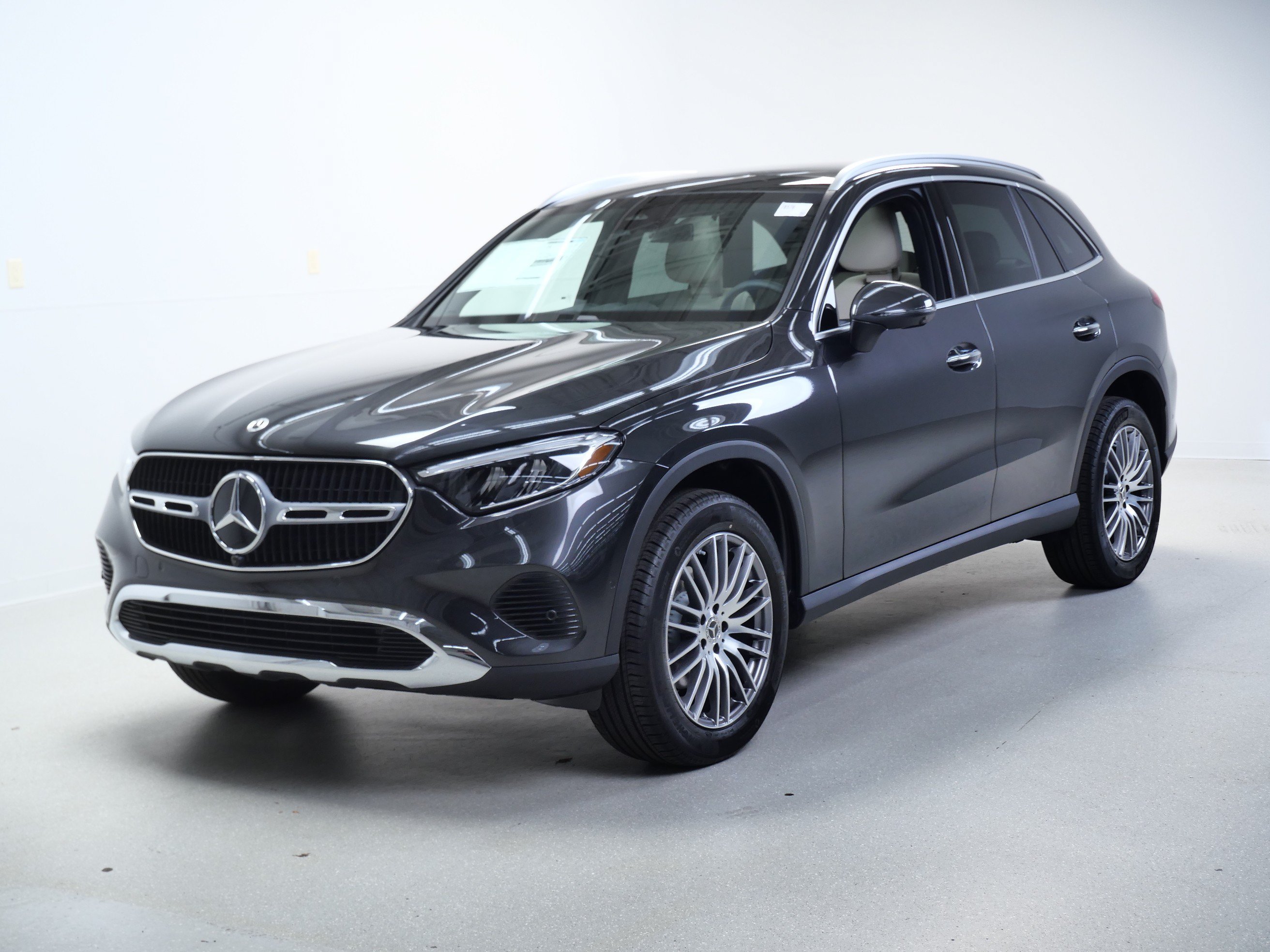 New 2026 Graphite Grey Metallic Mercedes-Benz GLC 300 image 4