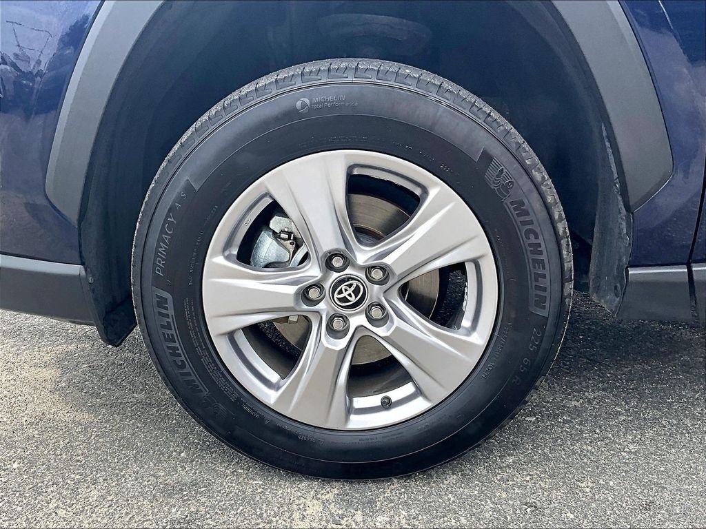 Used 2025  Toyota XLE image 7
