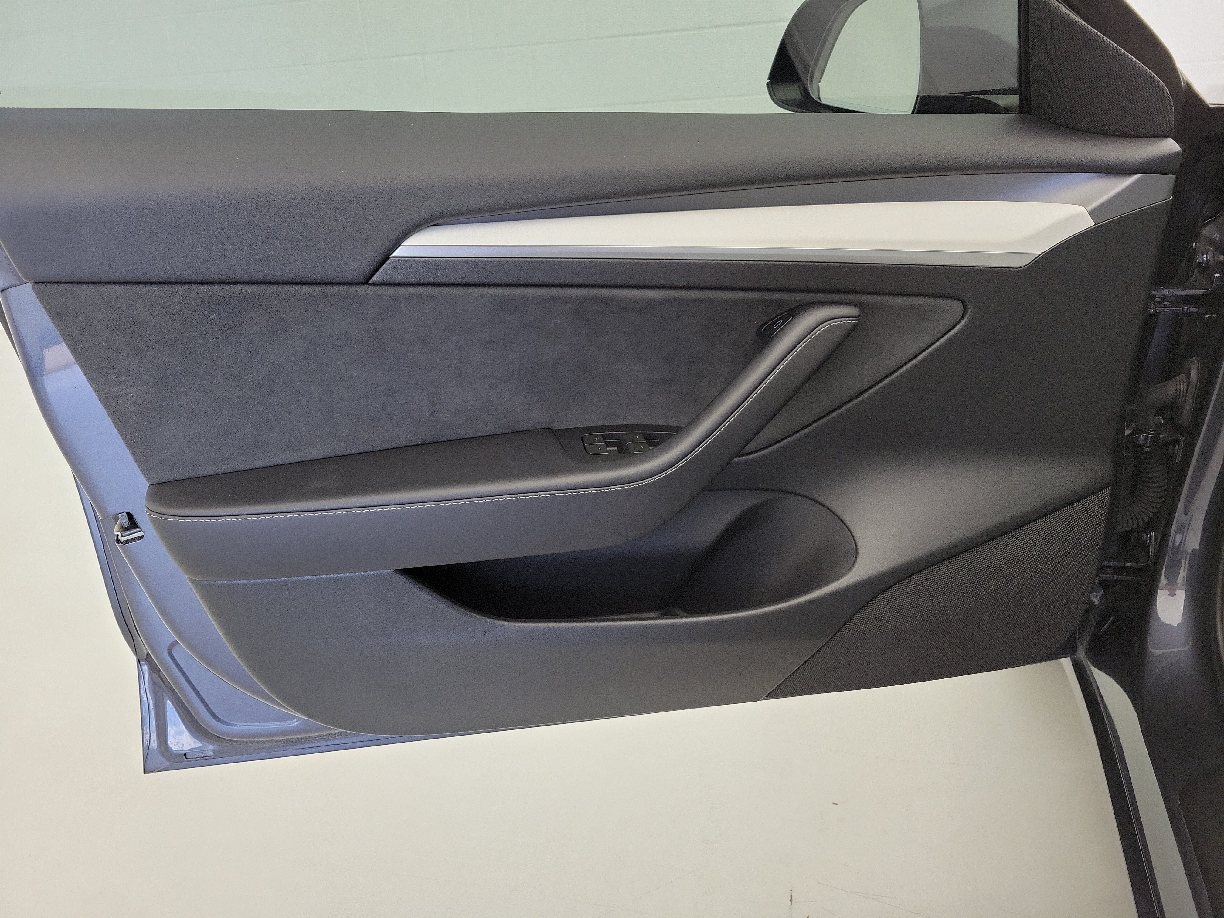 Used 2023  Tesla Performance image 21