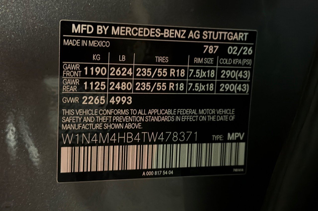 New 2026 Mountain Grey Metallic Mercedes-Benz GLB 250 4MATIC® SUV image 27